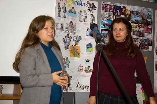 У Закарпатській бібліотеці презентували книгу Наталі Братасюк "Скляна куля" – 04