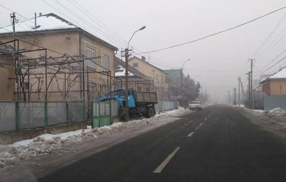 У Виноградові вночі вантажівка влетіла в огорожу – 01