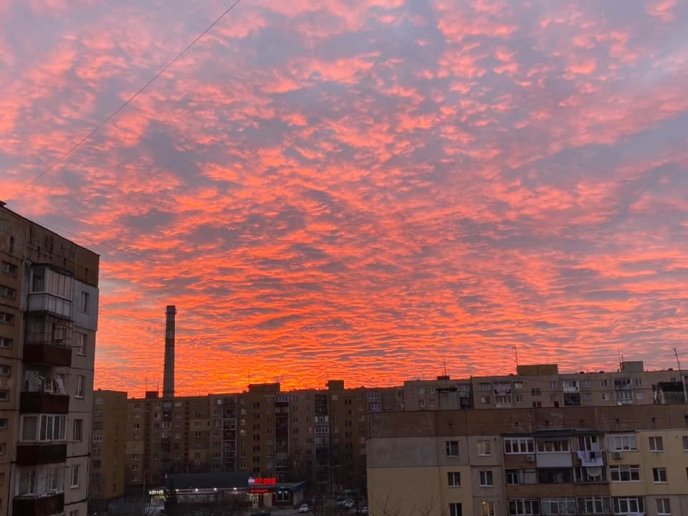 Червоне небо: ужгородці поділились фотографіями чарівної краси вечірнього неба – 03 Червоне небо: ужгородці поділились фотографіями чарівної краси вечірнього неба – 03