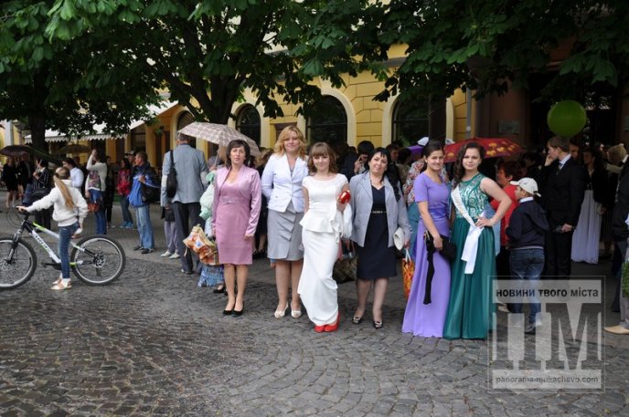 Парад випускників в центрі Мукачева: як це було (ФОТО) – 07