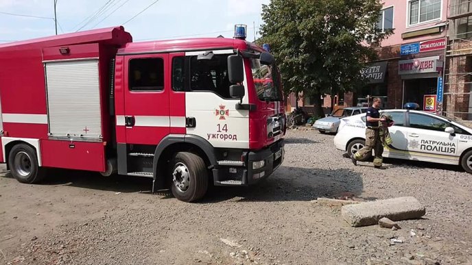 У центрі Ужгорода у приватному будинку обвалилася стеля – 06