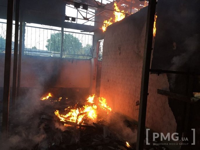 У мікрорайоні "Підгоряни" горіло сухотрав’я – 06