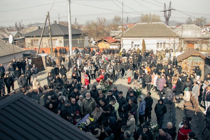 В області сьогодні попрощалися з полеглим воїном – 03