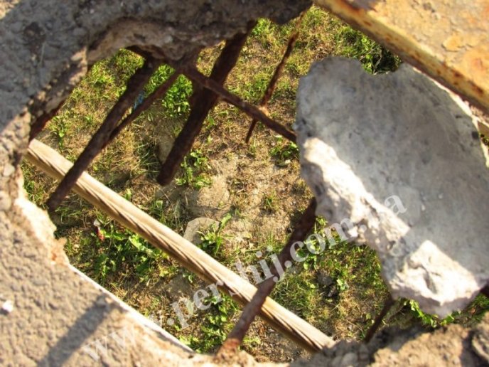 На мосту у Мукачеві знову з’явились провалля – 06