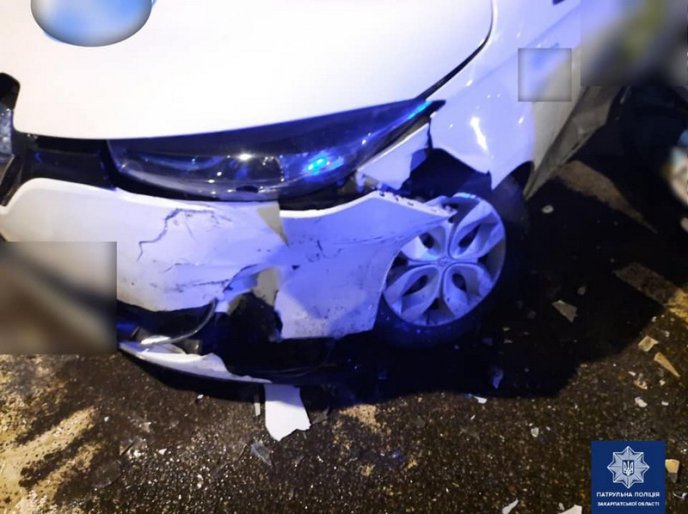 П’яний водій виїхав на зустрічну смугу та зіткнувся з іншим автомобілем – 02