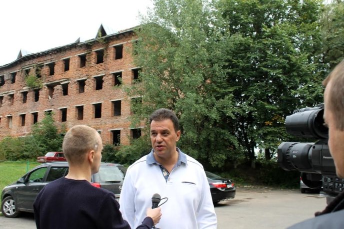 Жахи Хустської райлікарні: дах в аварійному стані й у дощ протікає, по стінах стікає вода, у палатах – грибок та плісень – 14