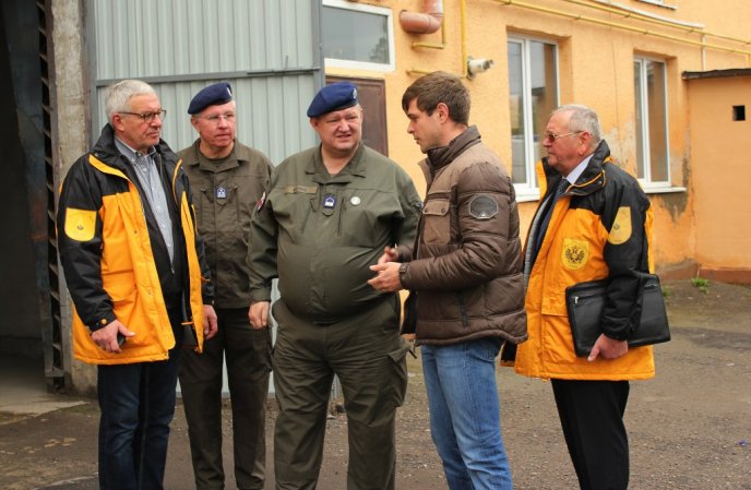 Австрійські благодійники подарували закарпатським медикам спецодяг – 02 Австрійські благодійники подарували закарпатським медикам спецодяг – 02