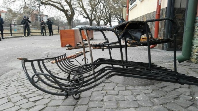 Як в МЗС України відреагували на підпал офісу угорської спілки – 01 Як в МЗС України відреагували на підпал офісу угорської спілки – 01