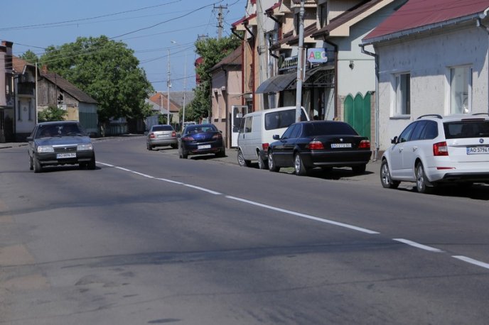 У Мукачеві оновлюють дорожню розмітку – 09