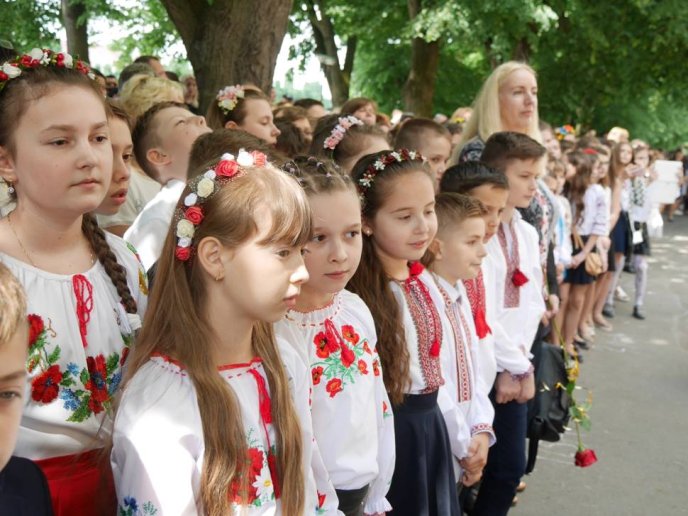 Як у лінгвістичній гімназії в Ужгороді останній дзвоник проходив – 14 Як у лінгвістичній гімназії в Ужгороді останній дзвоник проходив – 14