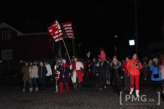Яскраве святкування Дня святого Мартина у Мукачеві: парад ліхтариків, лицарські бої та вогняне шоу – 42 Яскраве святкування Дня святого Мартина у Мукачеві: парад ліхтариків, лицарські бої та вогняне шоу – 42