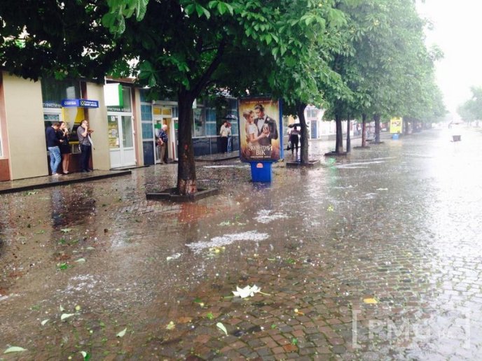 Мукачево накрила сильна злива із градом – 01