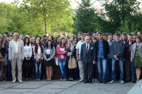 У вищому професійному училищі №3 міста Мукачева відбулась урочиста лінійка (ФОТО) – 02 У вищому професійному училищі №3 міста Мукачева відбулась урочиста лінійка (ФОТО) – 02