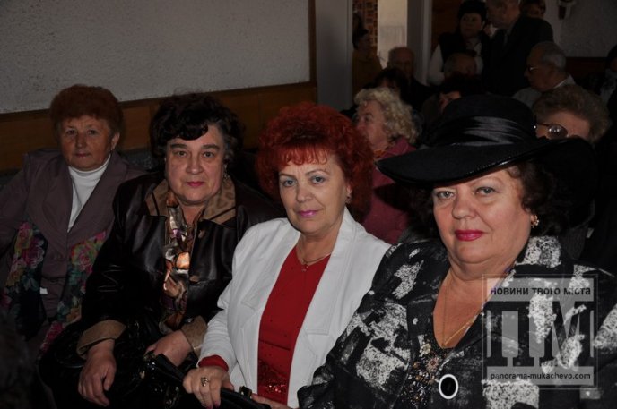 У міському Будинку школярів вітали ветеранів педагогічної ниви (ФОТО) – 02