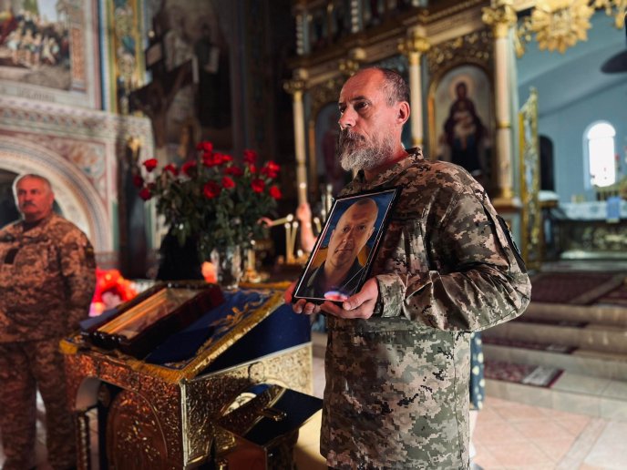 У Мукачеві попрощалися із загиблим на війні Героєм Володимиром Сорокою – 04