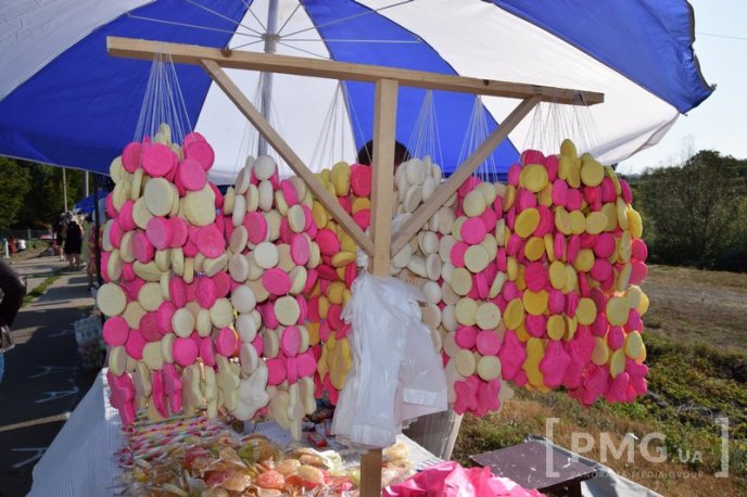 "Успенський" ярмарок у Мукачеві: ціни на смаколики – 07