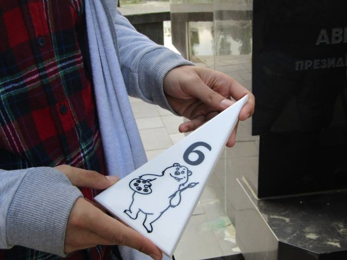 На вулицях Ужгорода у бруківку почали закладати QR-коди для туристів – 01 На вулицях Ужгорода у бруківку почали закладати QR-коди для туристів – 01