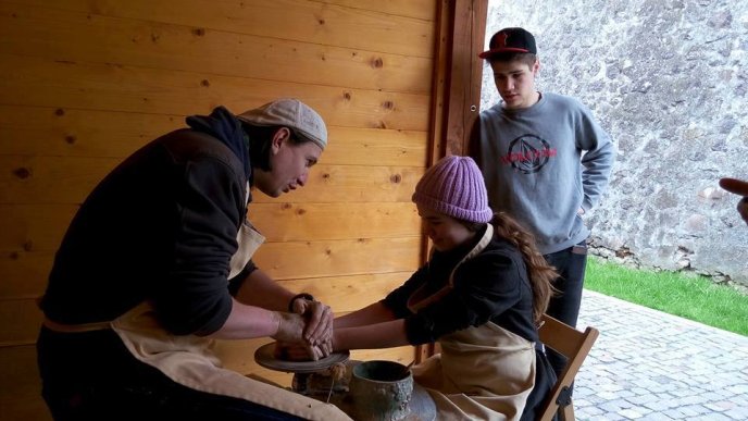 У Мукачівському замку "Паланок" відбувся майстер-клас із гончарства – 02 У Мукачівському замку "Паланок" відбувся майстер-клас із гончарства – 02
