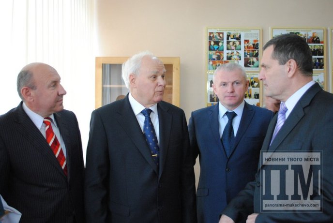 У Залужанську ЗОШ навідався один із кращих її випускників, генерал внутрішньої служби України Василь Дурдинець (ФОТО) – 06 У Залужанську ЗОШ навідався один із кращих її випускників, генерал внутрішньої служби України Василь Дурдинець (ФОТО) – 06