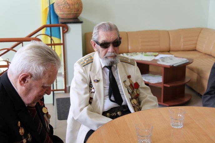 Ветеранів Великої вітчизняної війни зібрали, щоб послухати про війну та привітати зі святом (ФОТО) – 02