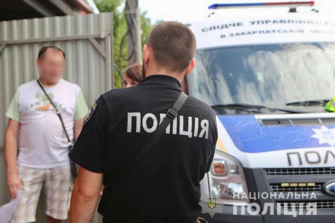 На Закарпатті іноземець розбещував неповнолітню дівчину – 01