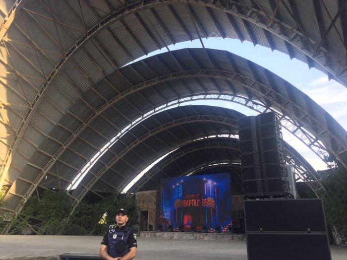 Студія "Квартал 95" порадувала закарпатців новою програмою – 05