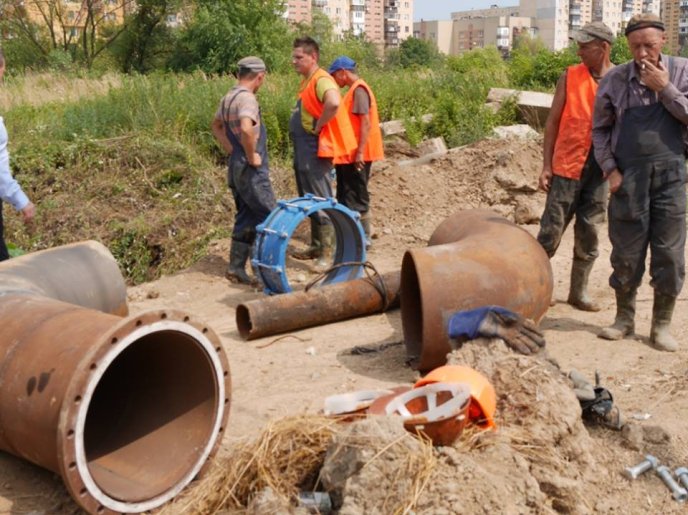 В Ужгороді роботи із заміни водогону проводитимуться і вночі – 17