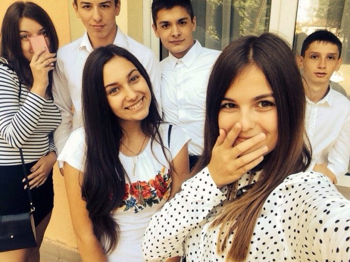 Шкільний фотоальбом: як учні Мукачева 1 Вересня відзначали (ФОТОРЕПОРТАЖ) – 23