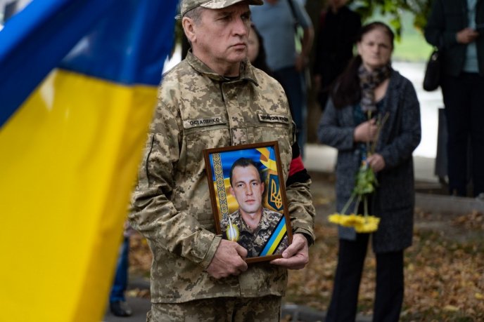 Поховали закарпатця, який загинув під час ведення бойових дій – 01 Поховали закарпатця, який загинув під час ведення бойових дій – 01