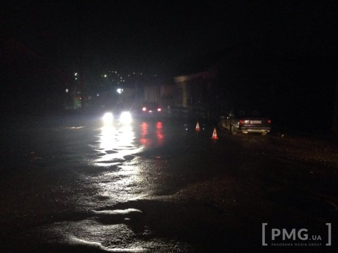 У Мукачеві неподалік мосту сталась ДТП: водій втік з місця події – 01