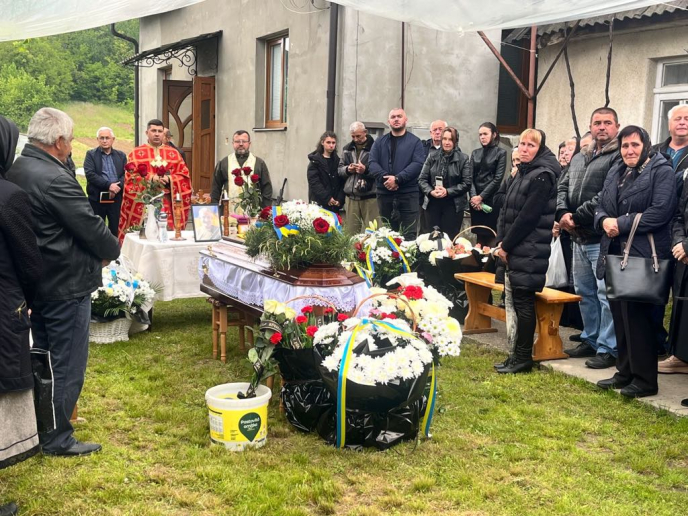В області поховали захисника, який загинув на Харківщині – 02 В області поховали Андрія Алексика