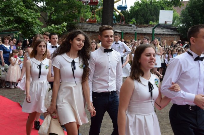 У школах Мукачева пролунав останній дзвінок – 79