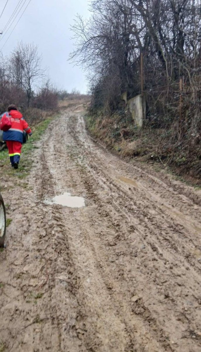 Автомобіль «швидкої» тут не проїхав би / фото: «103 Закарпаття»