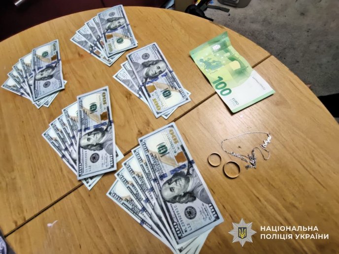 Вкрав понад 100 тисяч гривень та ювелірні вироби: в області скоїли злочин – 02