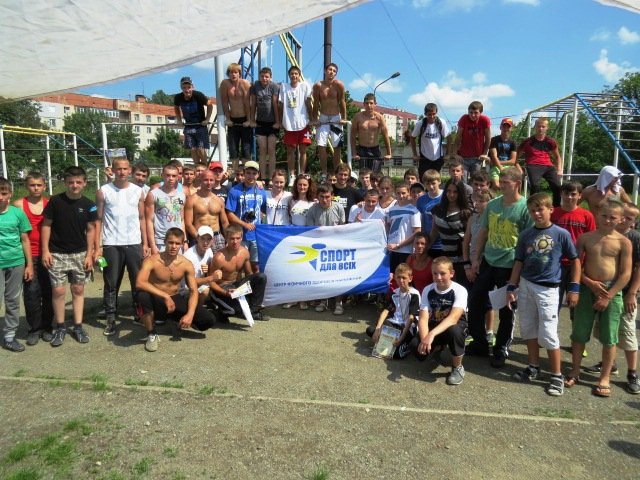 Воркаутери вчерговий раз виробляли у Мукачеві неймовірні трюки (ФОТО) – 19