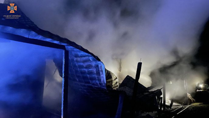 Майже опівночі на Хустщині горів будинок – 05