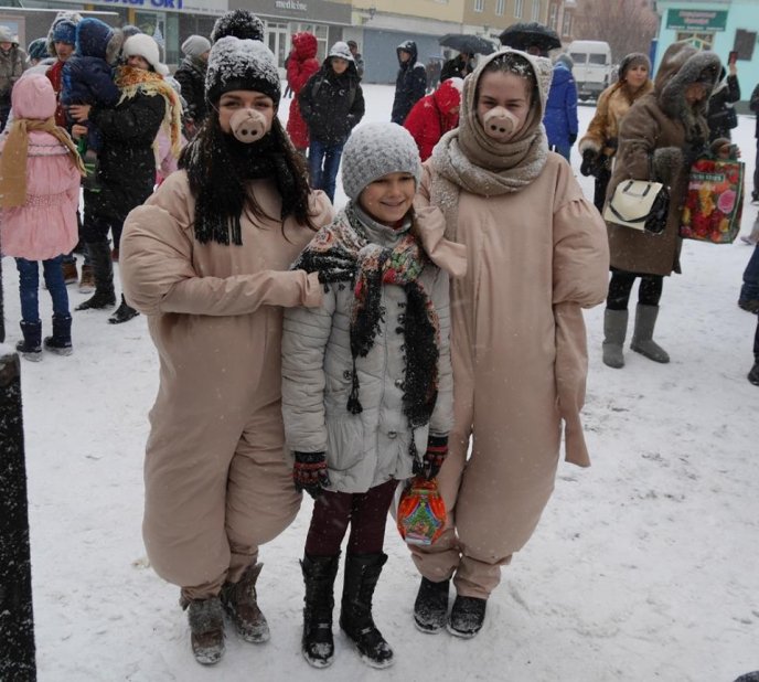 Хороводи, конкурси, подарунки: в Ужгороді відбувся святковий флешмоб "Колядуймо разом" – 13 Хороводи, конкурси, подарунки: в Ужгороді відбувся святковий флешмоб "Колядуймо разом" – 13