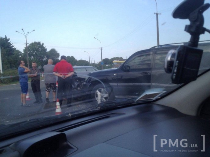 Біля поста ДАІ у Мукачеві сталась ДТП: зіткнулись два автомобілі – 05