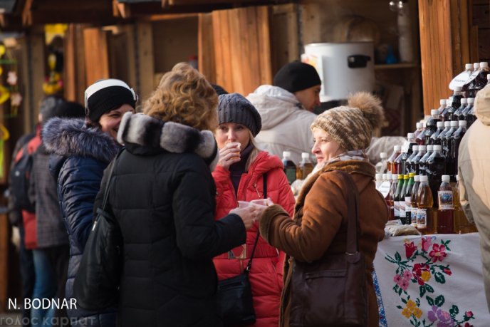 Мед, вино, бринза, сир та ковбаси: в Ужгороді стартував смачний фестиваль – 06