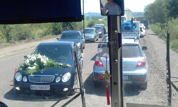 У межах Мукачівського району утворилися кілометрові затори – 01