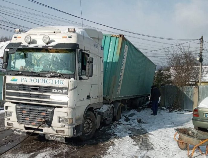 На Закарпатті одна й та ж вантажівка двічі за добу потрапила в ДТП – 02