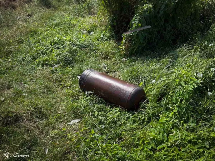 Рятувальники гасили пожежу в будинку, вогонь в якому охопив два поверхи – 01 Рятувальники гасили пожежу в будинку, вогонь в якому охопив два поверхи – 01