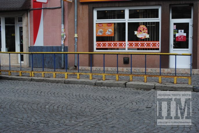 Вулиці Мукачева прибирають від рекламних носіїв (ФОТО) – 07