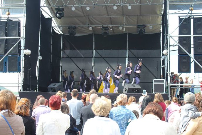 У рамках фестивалю "Огинь і м’ясо" відбувся концерт до Дня матері – 01