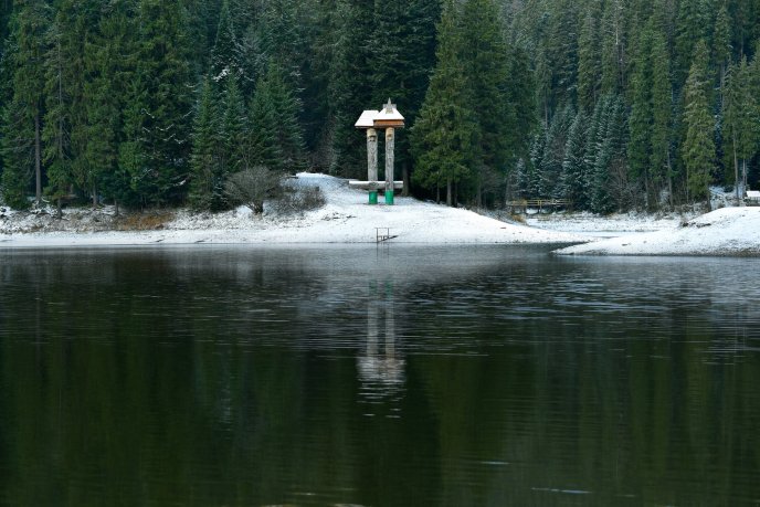 Інтернет-користувачів вразили "зимові" фотографії озера Синевир – 07