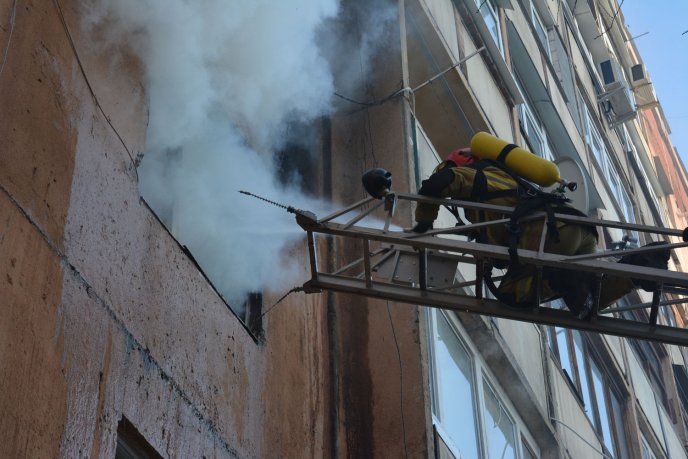 З ужгородської багатоповерхівки, у якій сталась пожежа, евакуйовано 20 осіб – 06