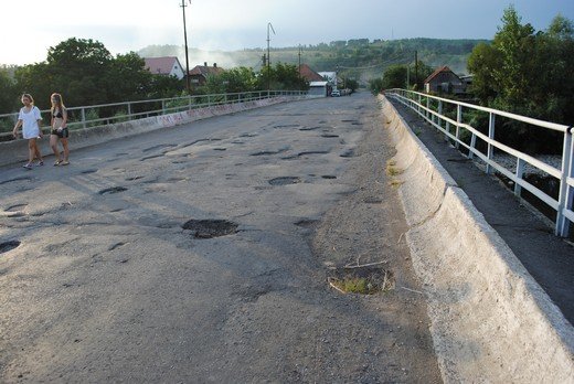 Чинадіївський міст – випробування для автомобілістрів (ФОТО) – 02 Чинадіївський міст – випробування для автомобілістрів (ФОТО) – 02