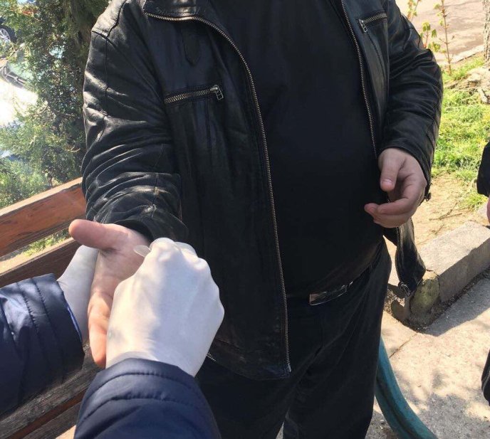 В обласному центрі СБУ затримала на хабарі трьох співробітників внутрішньої безпеки ДФС, – ЗМІ – 01