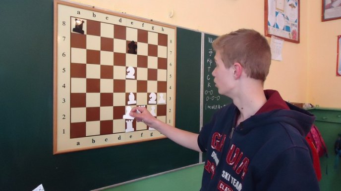 У ЗОШ №4 міста Рахова відкрили шаховий гурток – 01