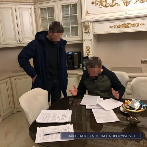 Закарпатський митник "погорів" на хабарі – 01 Закарпатський митник "погорів" на хабарі – 01